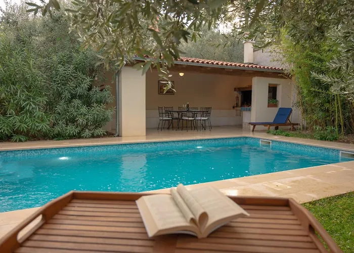 Holiday home Bamboo Garden Oasis With Pool Pula