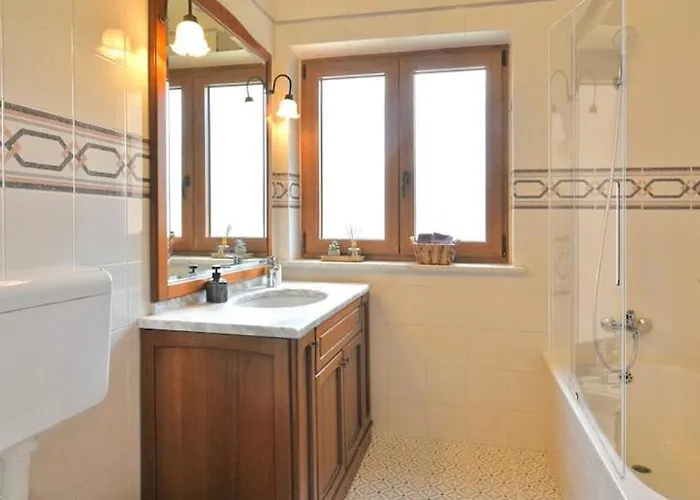 Bamboo Garden Oasis With Pool Casa vacanze Pola