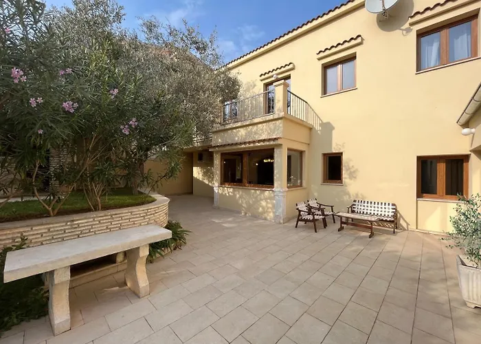 Holiday home Bamboo Garden Oasis With Pool Pula