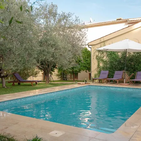 Bamboo Garden Oasis With Pool بولا