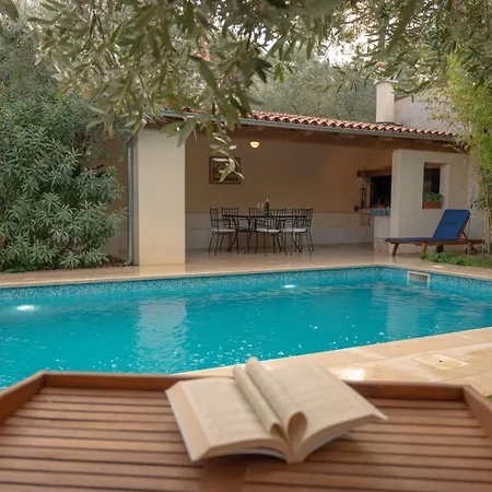 Hébergement de vacances Bamboo Garden Oasis With Pool Pula